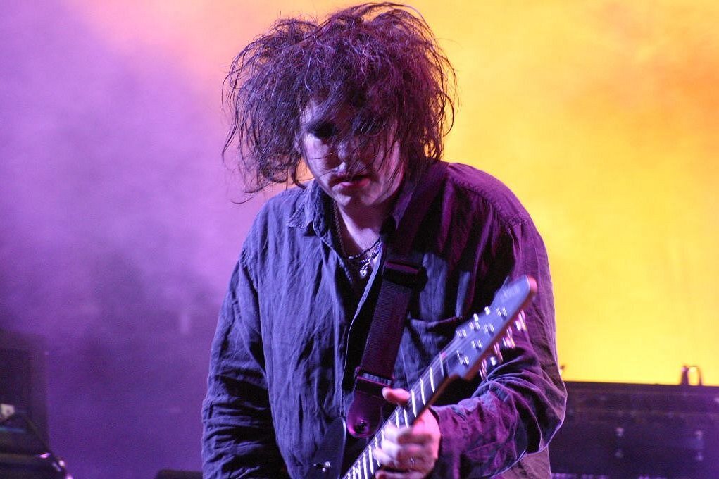     Дату смерти Елизаветы II предсказали еще 10 лет назад — это сделал солист The Cure Роберт Смит