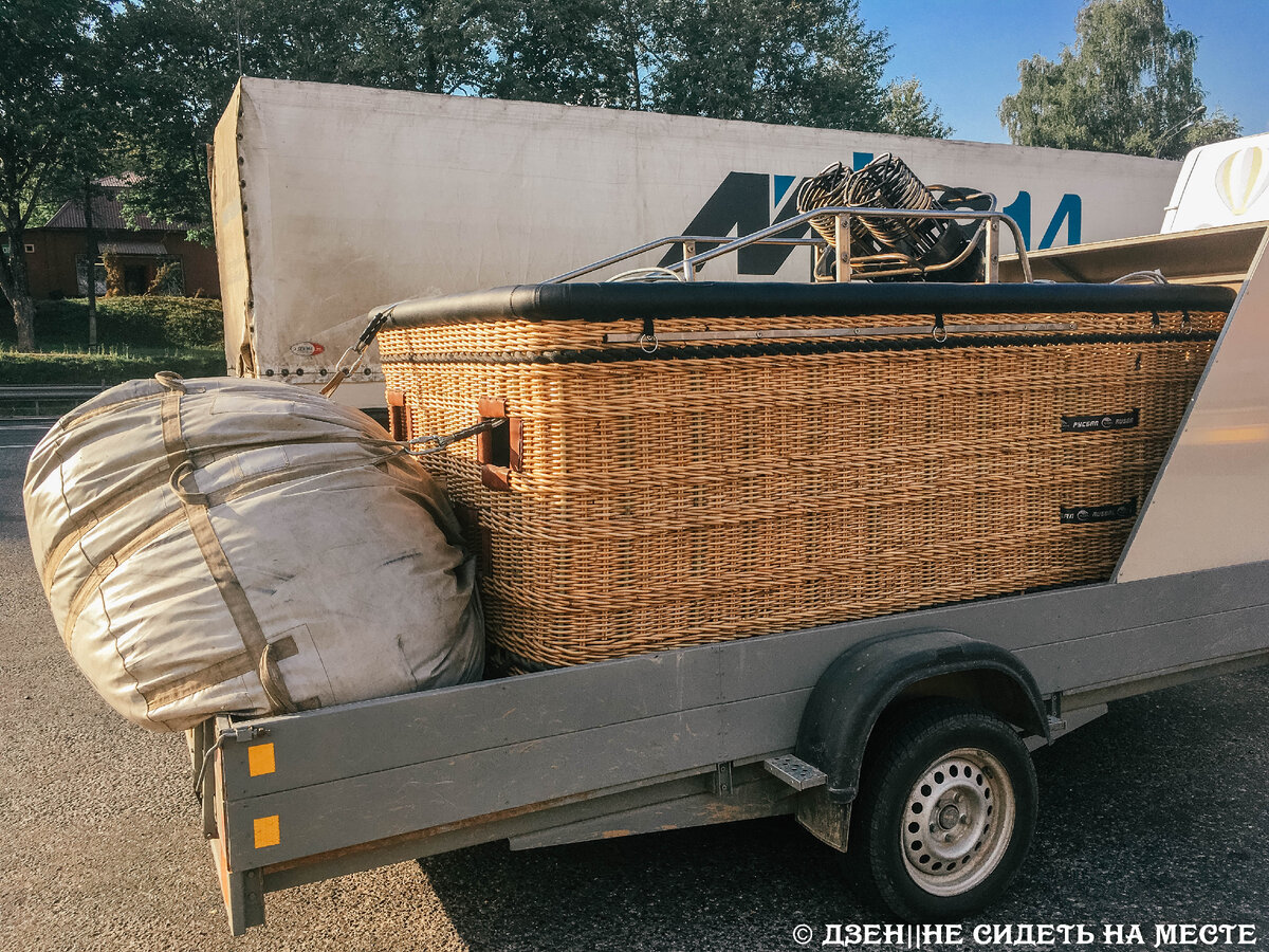 Транспортные средства организатора везут на себе и сами шары, в сложенном виде