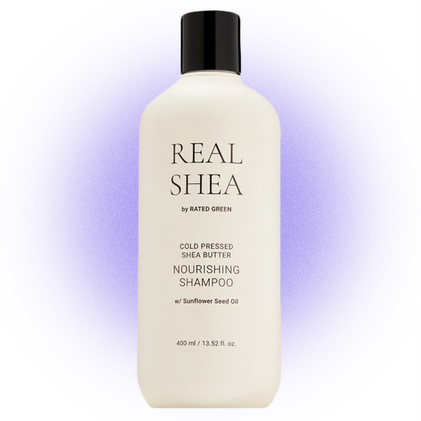 
купить3960 руб.Питательный шампунь с маслом ши холодного отжима Real Shea, Rated GreenШампунь по консистенции густой, но не слишком — в меру пенится и легко распределяется по волосам. Отдушка у него приятная и успокаивающая — она еще долго потом держится на прядях, но при этом вообще не надоедает. Во время мытья шампунь распутывает и как будто разглаживает волосы, подготавливая их к нанесению маски.