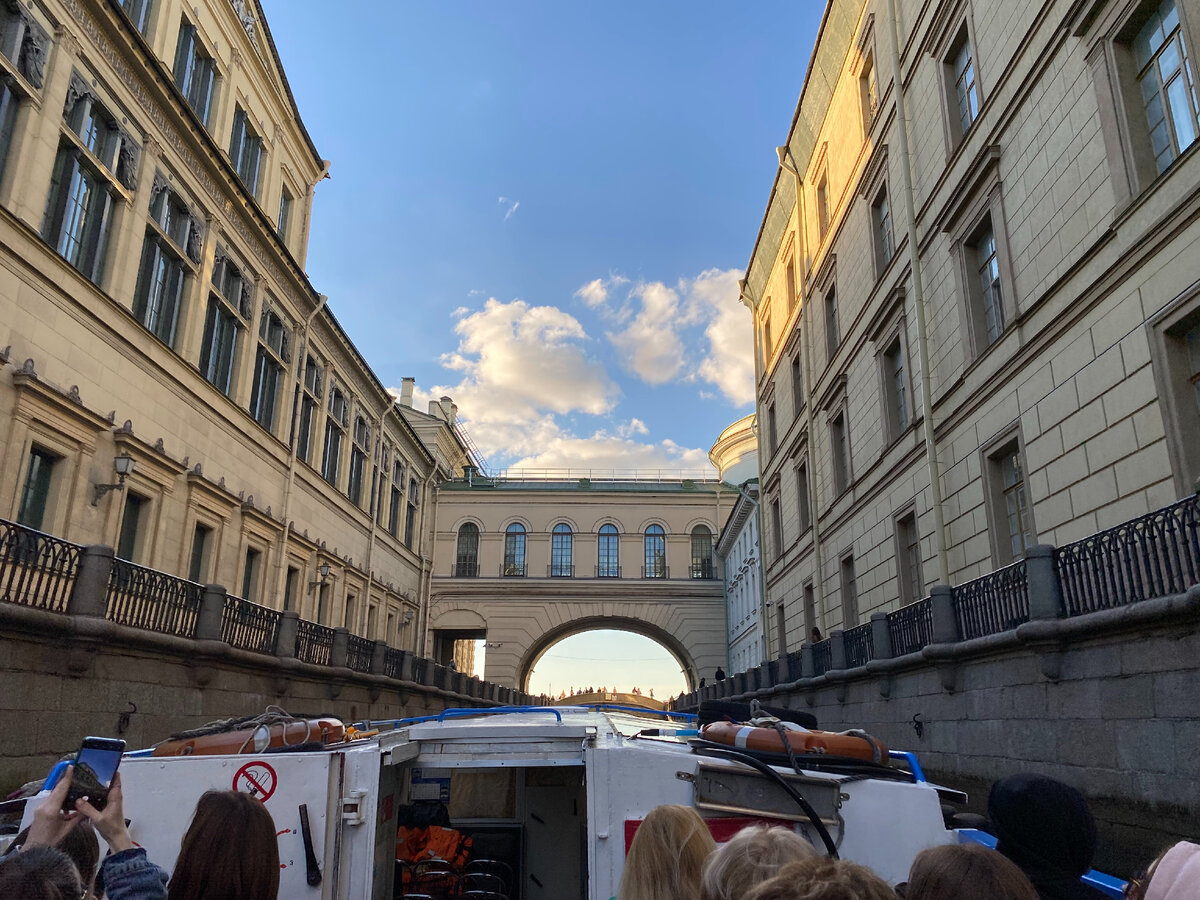 Проходим по Зимней канавке.