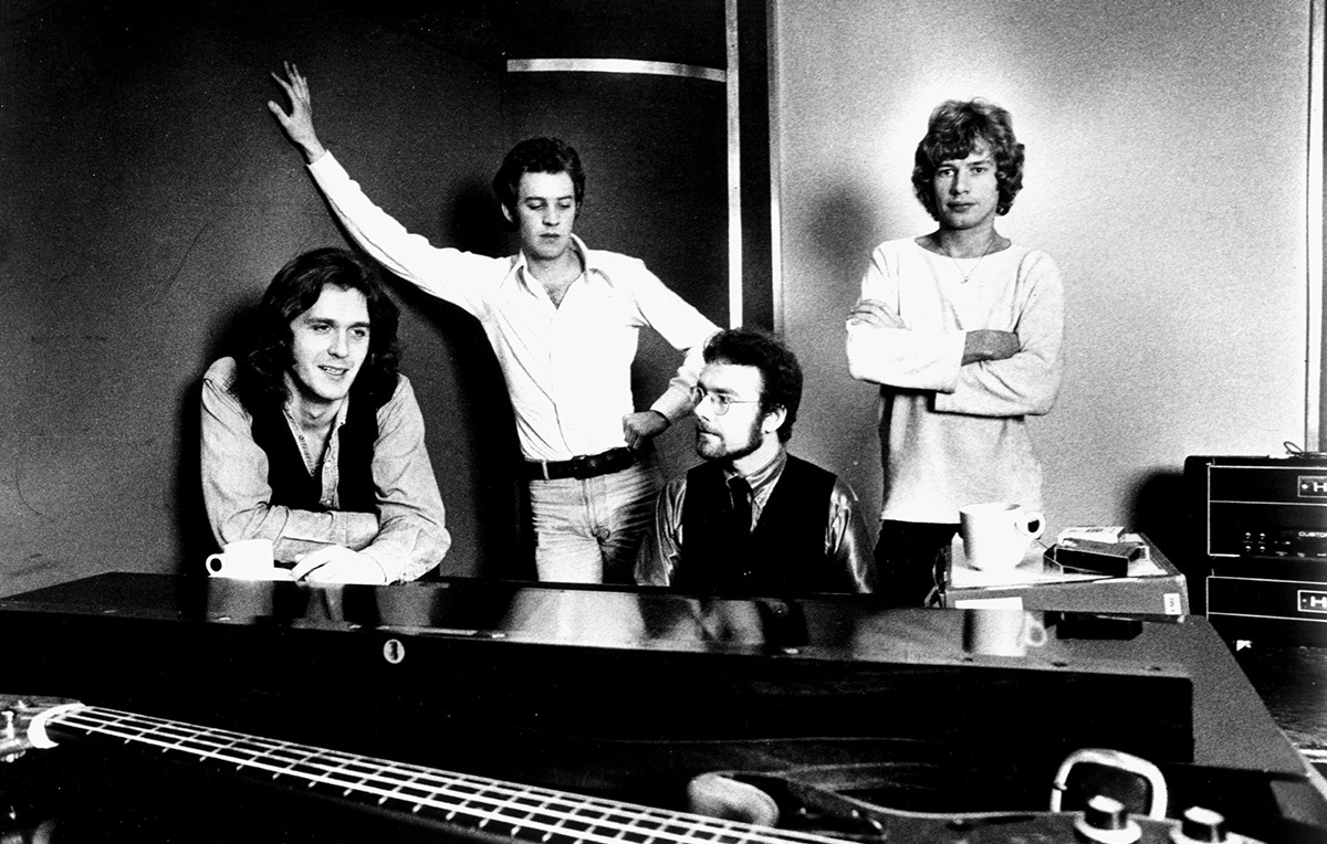 King crimson группа 1970. King crimson band 1969. King crimson group. Кинг кримсон. King crimson 1969.