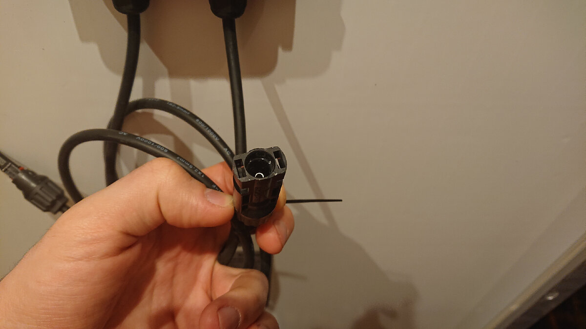 под этот разъем панели