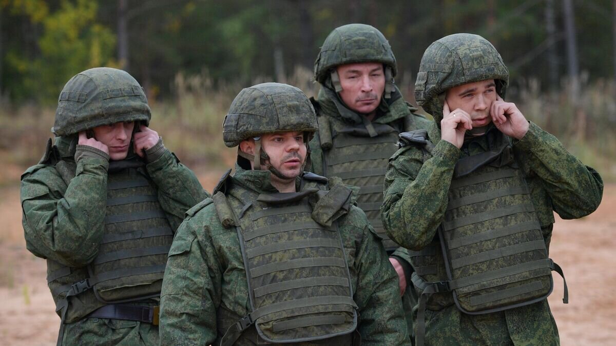    Мобилизованные граждане во время занятий по боевой подготовке на базе военного полигона в Ленинградской области© РИА Новости / Александр Гальперин