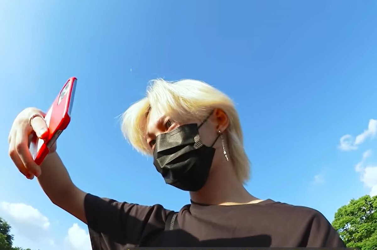 Феликс из Stray Kids снимает влог