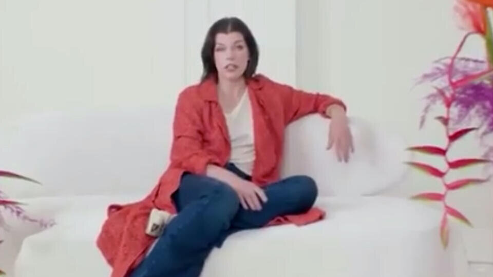     Мила Йовович неожиданно высказалась о ситуации на Украине скриншот видео