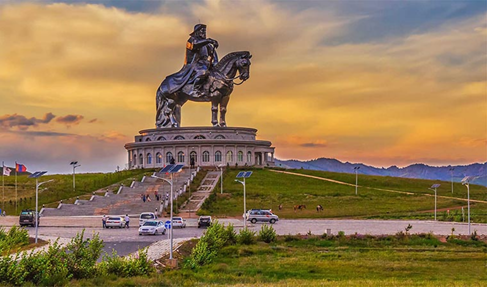 Статуя чингисхана в цонжин болдоге улан батор