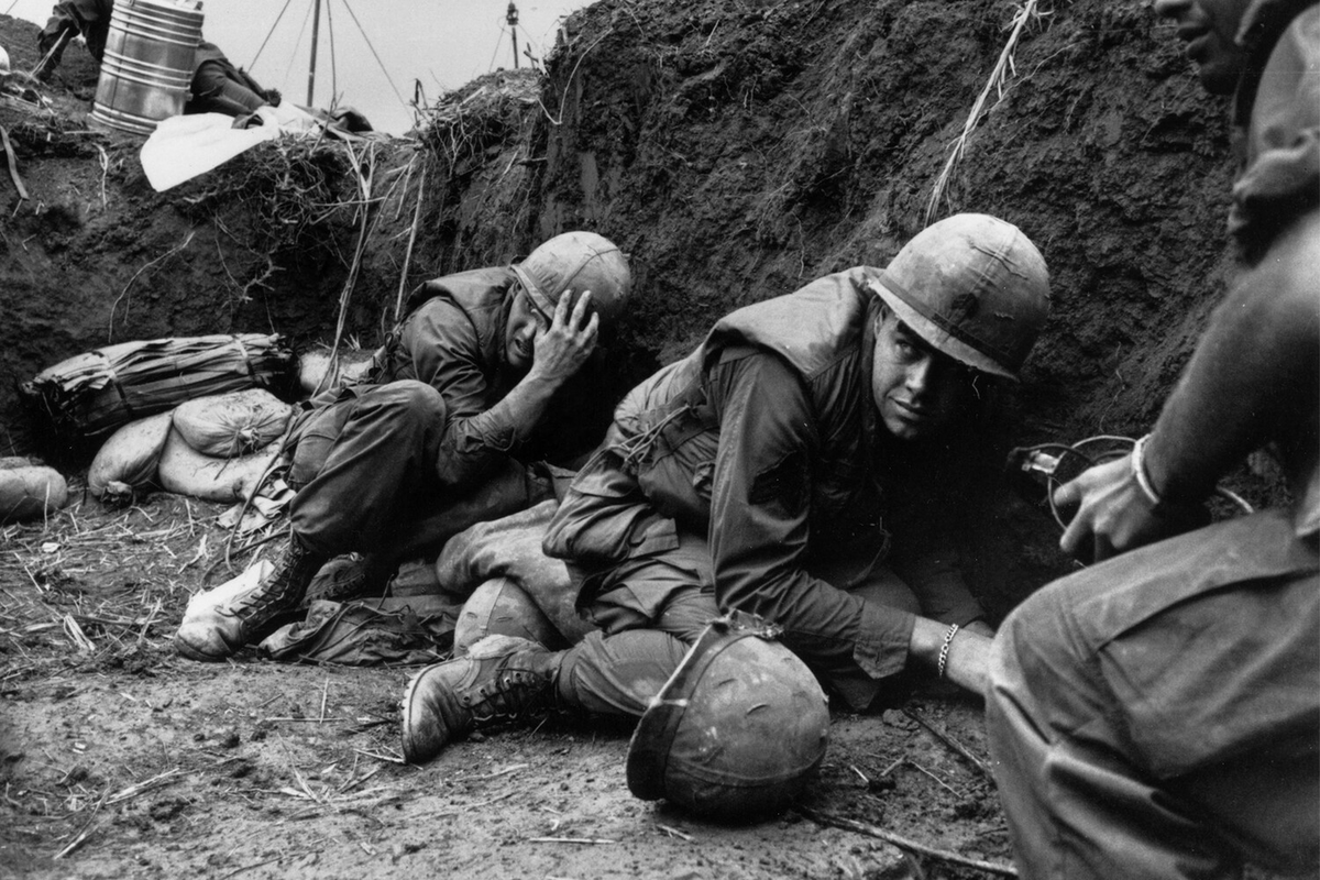 Солдаты армии США во время боевых действий во Вьетнаме, 1968 год 
Фото: Terry Fincher/Getty Images