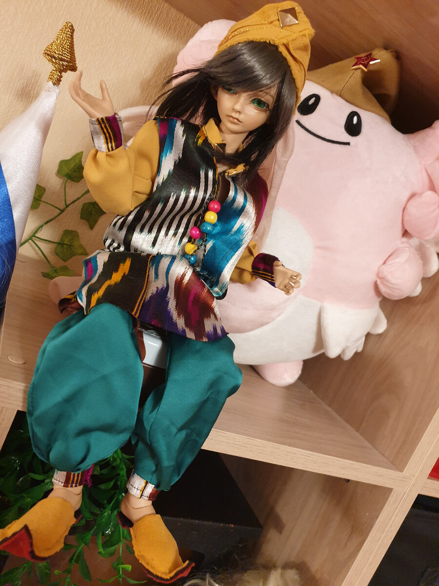 - Кажется, ничего не поделаешь, когда хозяйка... эээ... очень альтернативная. Придётся сидеть в компании огромного розового нечто в пилотке... - Стоял бы сам, сидеть не пришлось бы!