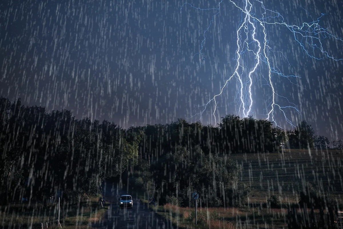 ливень с грозой. дождь и гром. дождь и гром. гроза и дождь.
