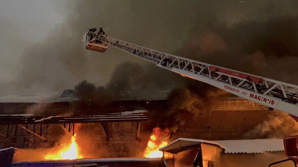    Тушение пожара на Комсомольской площади в Москве© Фото : ГУ МЧС по г. Москва