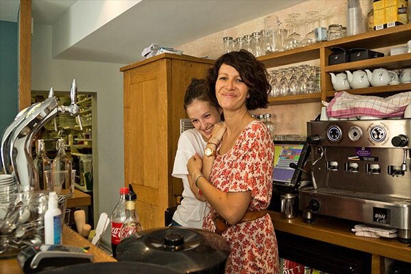 Ищите небольшие семейные заведения, где вас ждет теплый прием и хорошая еда, рассчитанная на местную публику.