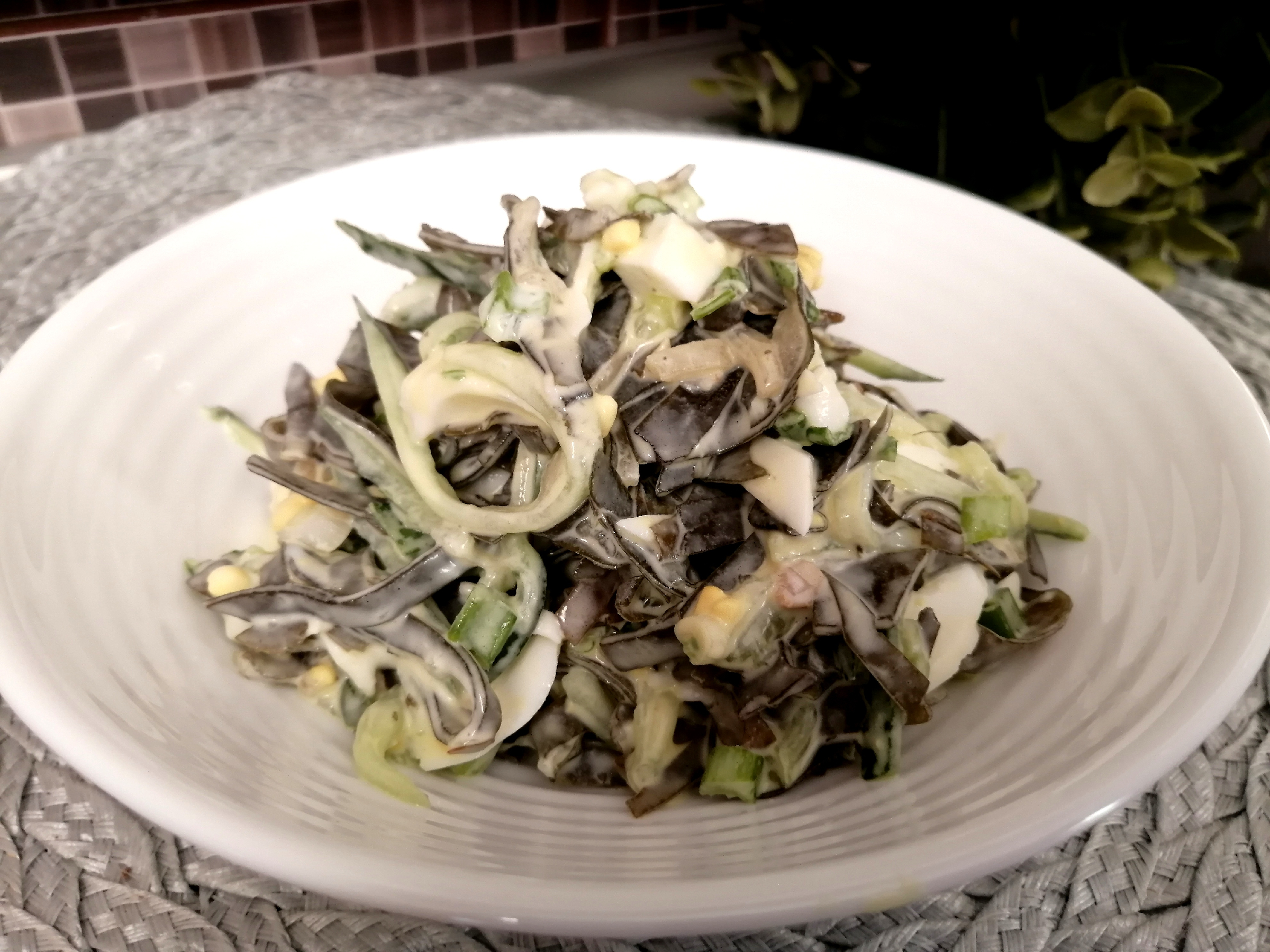 Крабовый салат с морской капустой - пошаговый рецепт с фото на dostavkamuki.ru