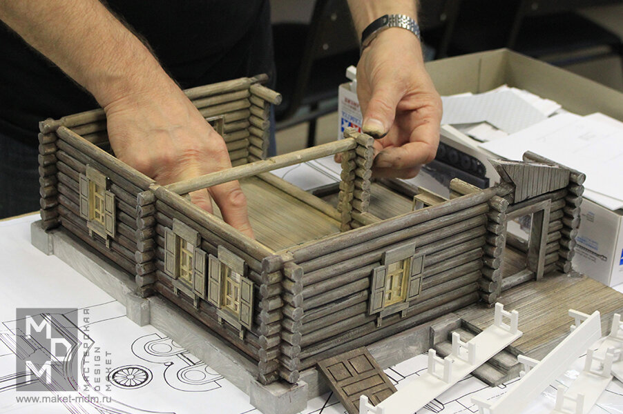 Процесс работы над макетом русского дома