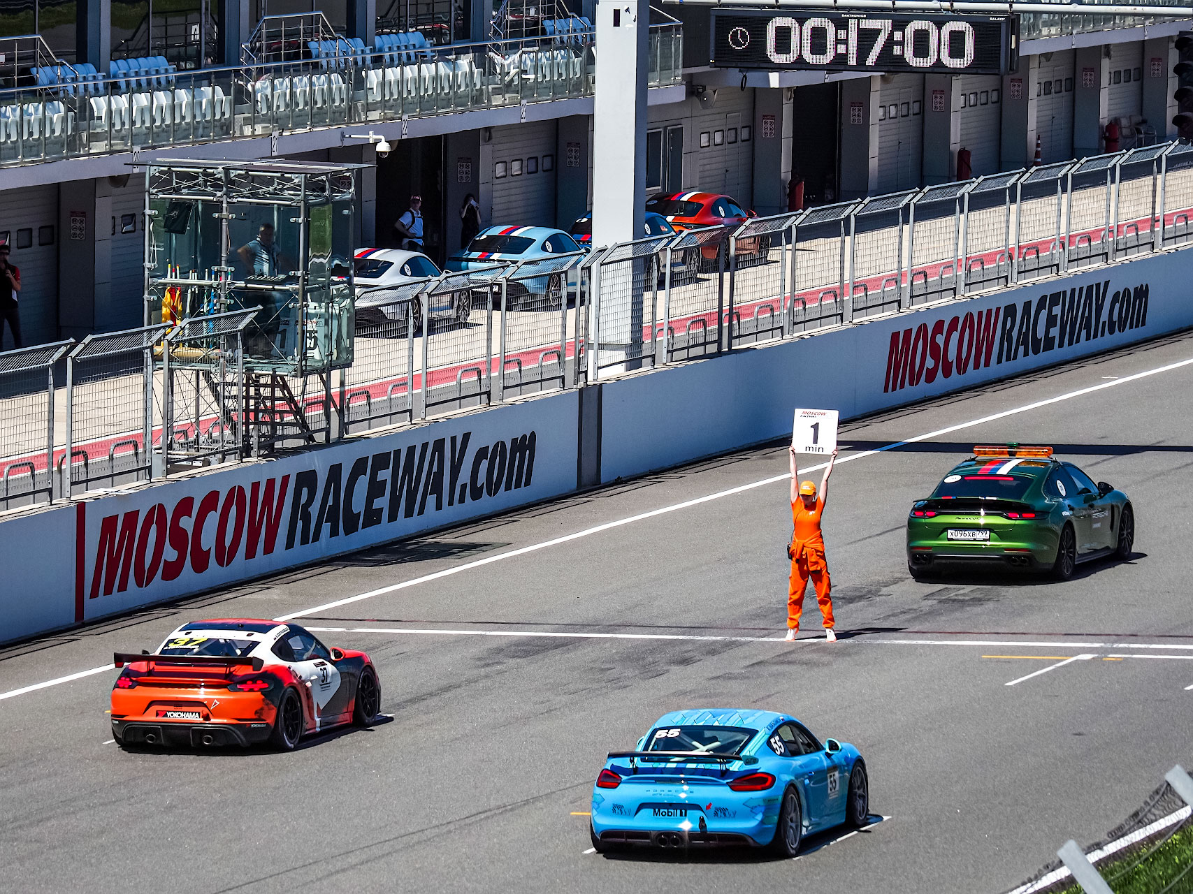 И зрелищно, и бесплатно, но зрители все равно по домам сидят. Посетил Porsche Challenge на Moscow Race Way6