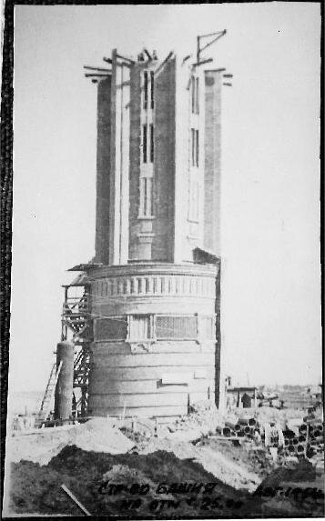Фото строительства башни на отметке 25 метров в августе 1953 г.