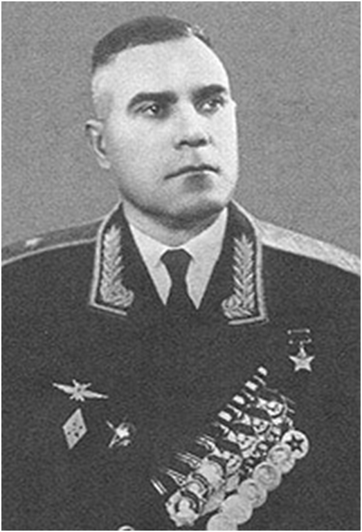 Начальник штаба Черниговского ВВАУЛ Герой Советского Союза Генерал-майор                                                                                                                                   Карасёв А.Н.