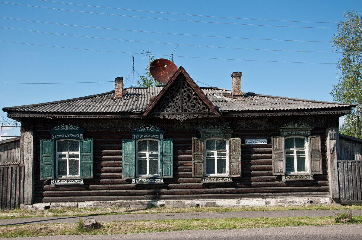 енисейск деревянное зодчество. усадьба купца кытманова, ул. енисейск (красноярский край), улица кирова, д. дом в котором рос калашников. дома енисейск.