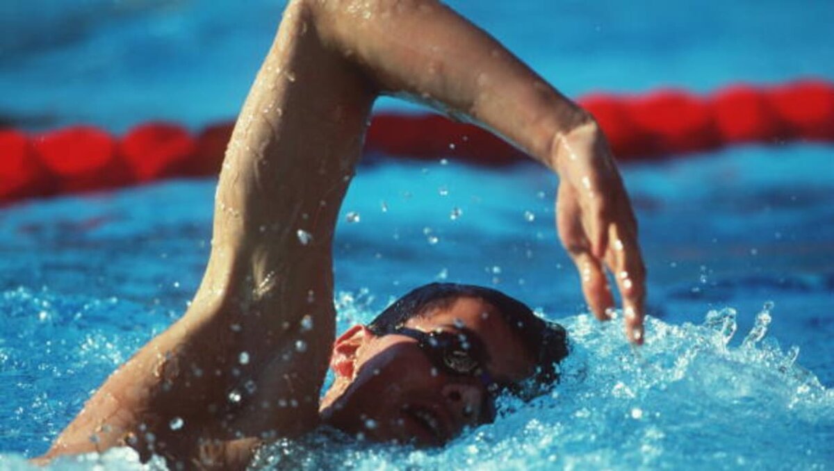 He swim a lot. Александр Попов пловец. Попы пловчих. Людмила Попова плавание. Вера Попова плавание.