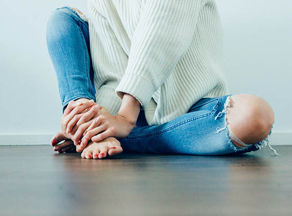 Почему сводит ноги