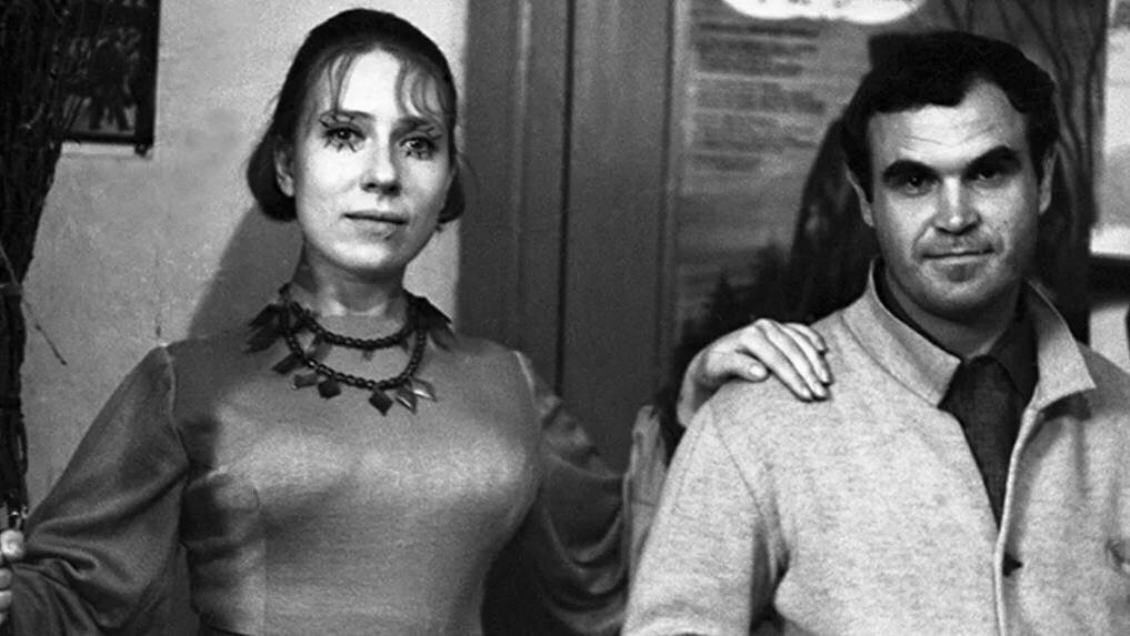 Cчитается, что актерские браки недолговечны, тем ценнее примеры крепких звездных семей. Слава, успех, толпы поклонниц и море соблазнов не смогли повлиять на чувства этих людей.-7-2