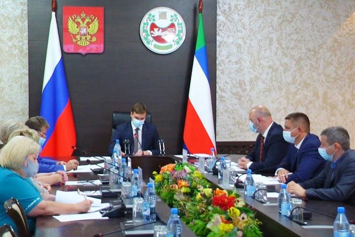 Скриншот прямого эфира заседания правительства Хакасии, vk.com 