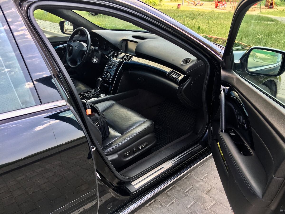 Салон в черном исполнении