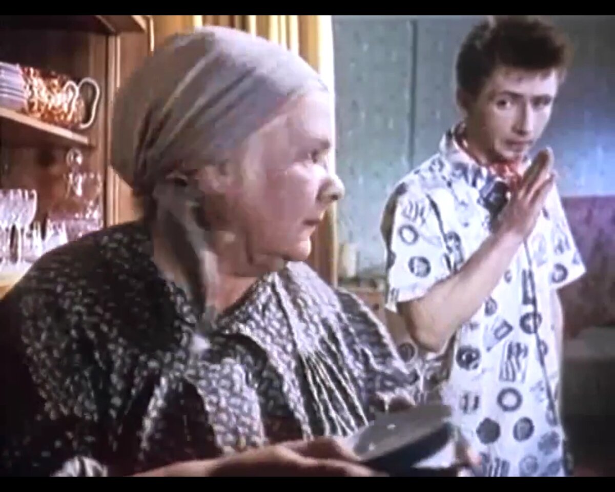 Бабушка явно имеет деревенские корни