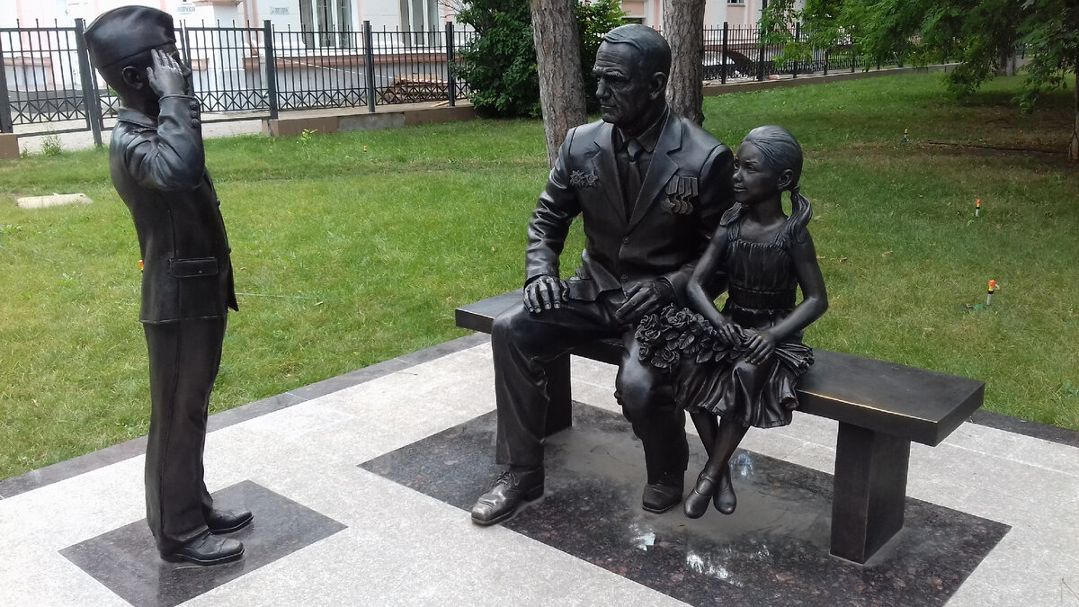 Памятник в Краснодаре. 