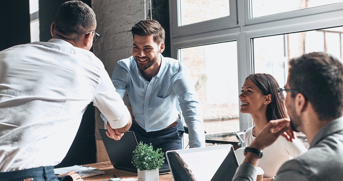 Программа EMBA обеспечивает студентов ценными коммуникативными навыками, которые позволяют повысить качество управления командой.