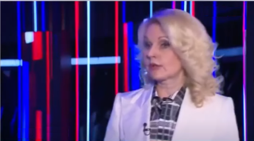 Т. Голикова: «Мы всегда говорим о достойной пенсии. Будет то повышение, которое анонсировано: в 2019 году для каждого гражданина будет прибавка к пенсии тысяча рублей в месяц» (16 июня 2018 г. «Вести» на канале «Россия 1»). 