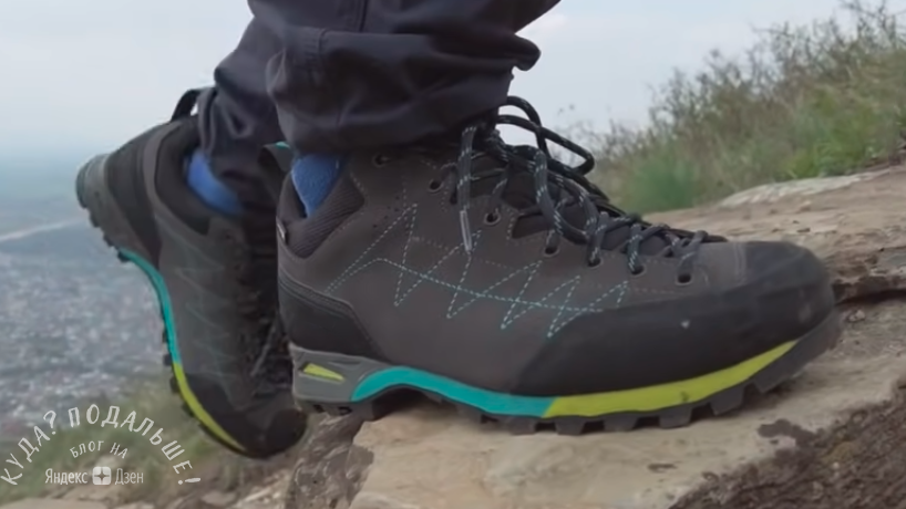 Легкие трекинговые ботинки