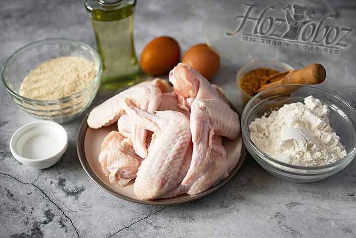 Чтобы узнать как приготовить куриные крылышки на сковороде вначале подготовим продукты