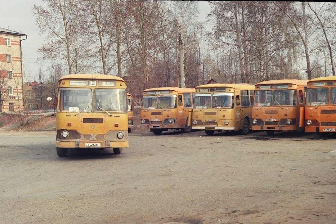 Советский общественный транспорт. ЛИАЗ 677 старый. 15 Автобусный парк ЛИАЗ 677м. Автобус ЛИАЗ 677 СССР. ЛИАЗ 677 И Икарус.