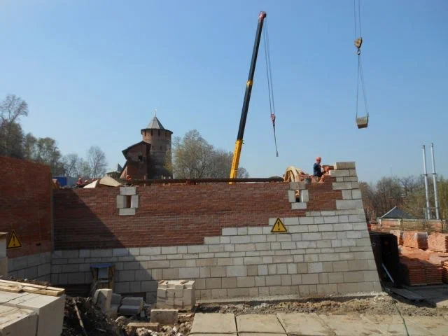 Вид с левой стороны. Экономят на известняке