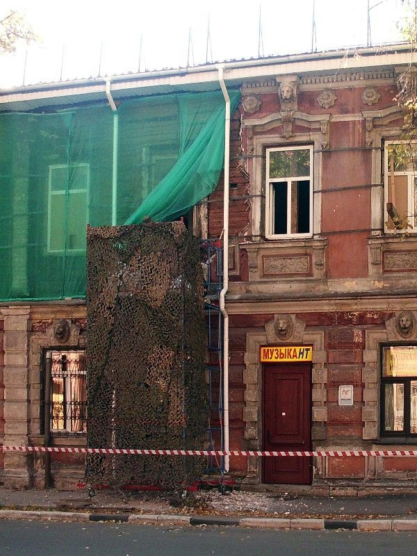 28 апреля 2012 г. Снова к Зачатской башне. Кадры не мои: http://www.skyscrapercity.com/showthread.php?t=1366667&page=20. Добрались до арок проезда. Справа, за берёзой, виден вход в башню.-66