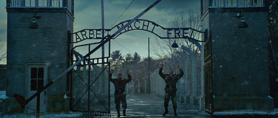 Кадер из к/ф Остров проклятых