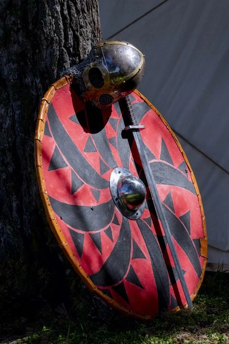 Кожа укрепила щит, не утяжелив его.