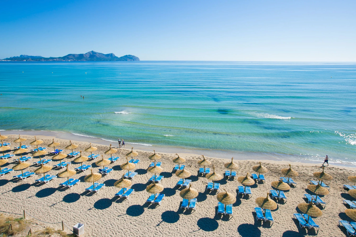 Пляжи которые нужно увидеть. Плайя де муро Майорка. Playa de muro Майорка. Пляж муро Майорка. Пляж Плайя де муро.