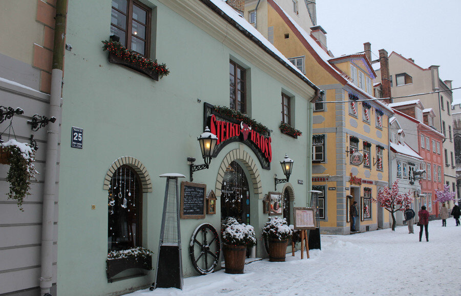 Рига перед рождеством. Рига. Рига латвия зимой. Минск рига. Рига в январе.