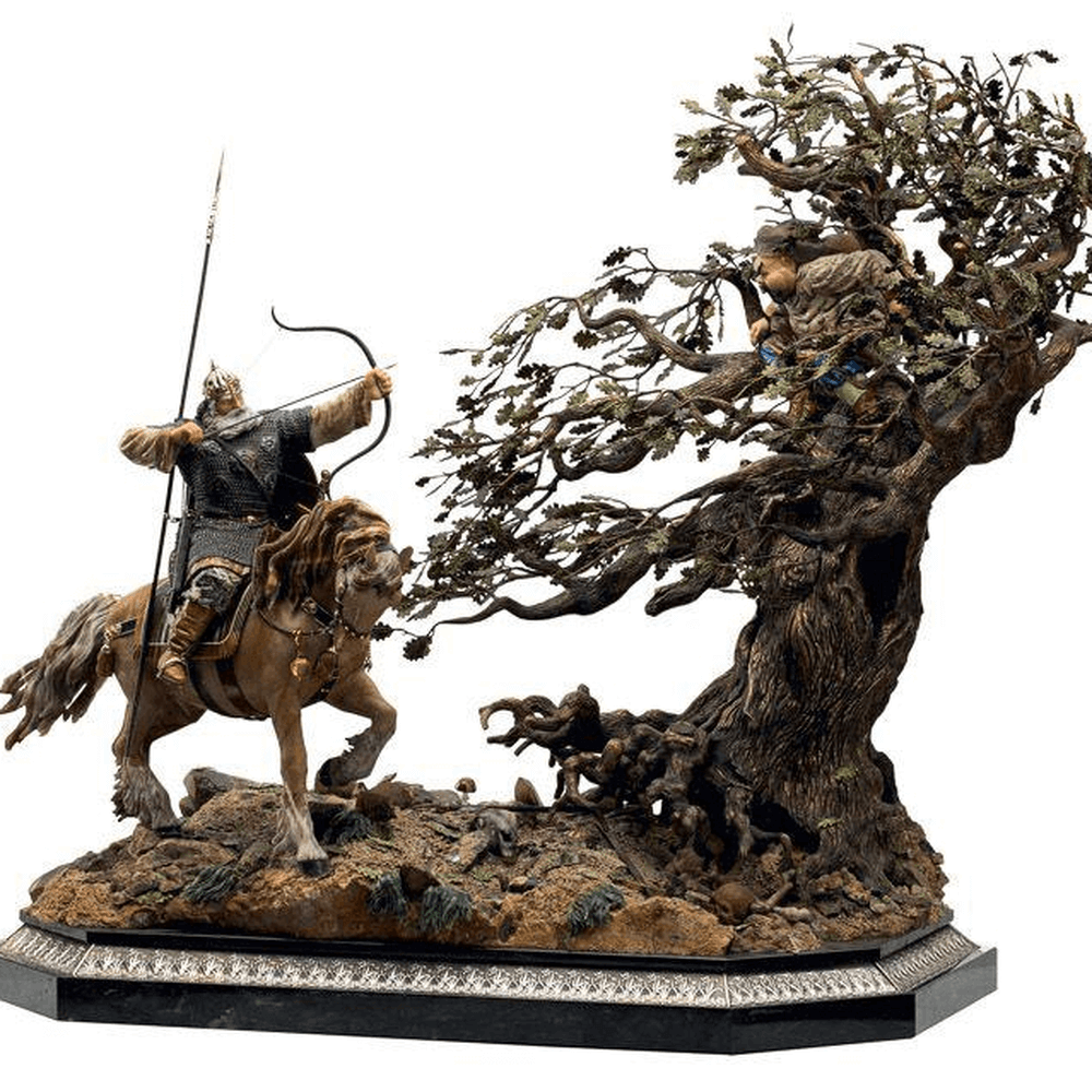 Илья Муромец и Соловей-разбойник. Лично меня здесь больше всего впечатляет дерево, оно выполнено из бронзы, а листики покрыты эмалью, для придания зеленоватого оттенка (листайте галерю)