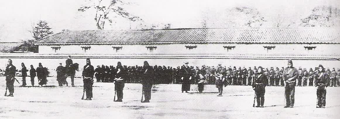 Фотография 1868 года, на которой японские войска Токугава бакуфу проходят обучение французской военной миссии в Японии.