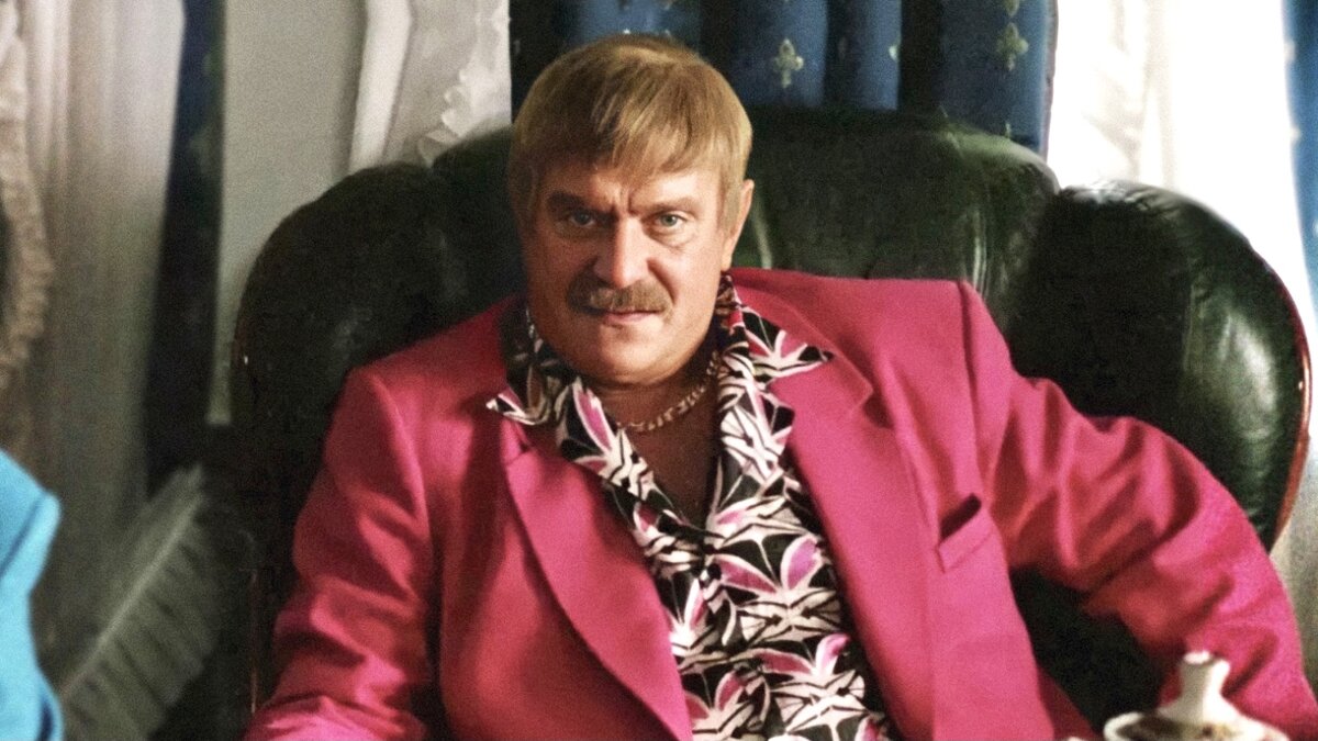 михалков жмурки. михалков жмурки. михалков жмурки. бизнесмен из жмурок. михалков в малиновом пиджаке.