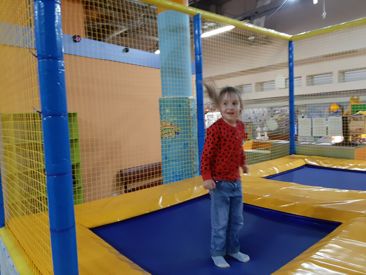 Фото из семейного архива. Нам 4 года.