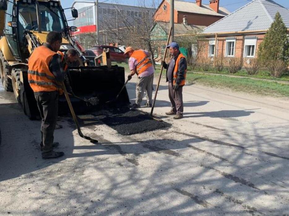 Свежие новости города шахты. Дороги в Шахтах. Новости Шахты. Новости Шахты сегодня. Захламленность подъездных путей шахта.