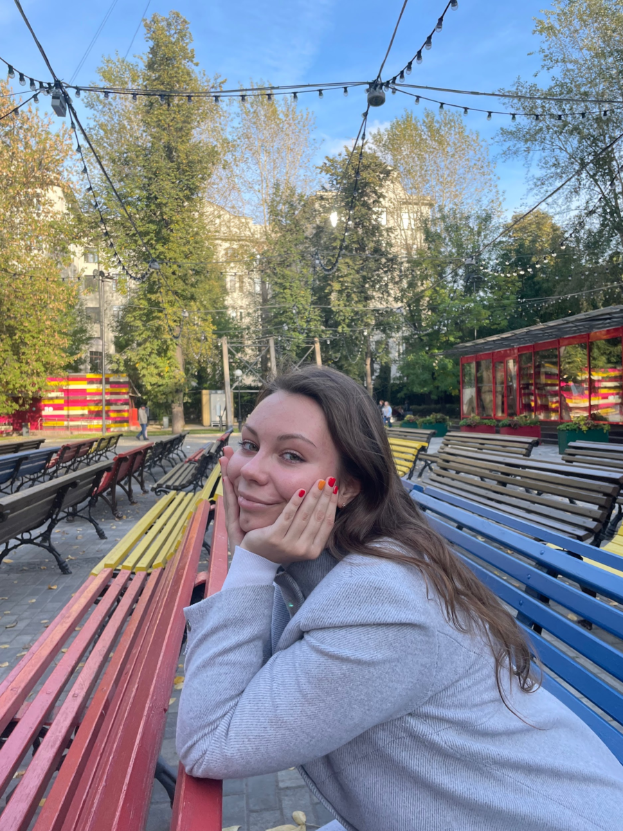 Наш автор живет в этом районе чуть меньше года. Фото сделано в саду им. Баумана — одной из остановок нашей прогулки.