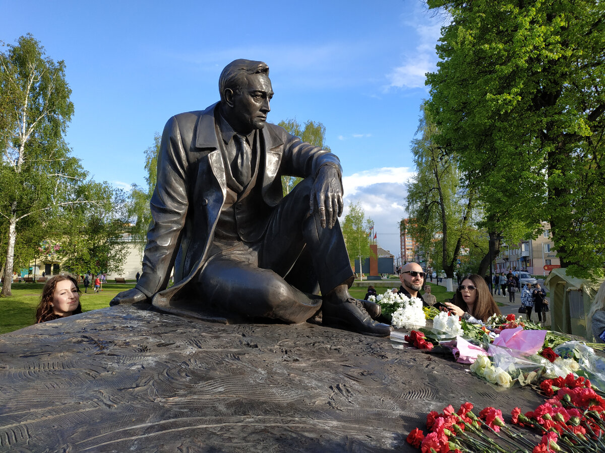 Памятник Вячеславу Тихонову в Павловском Посаде. Фото ИА "СОЦИОГЛОБУС"