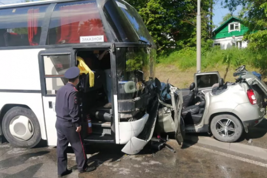    Автобус с 40 детьми попал в аварию в российском городе