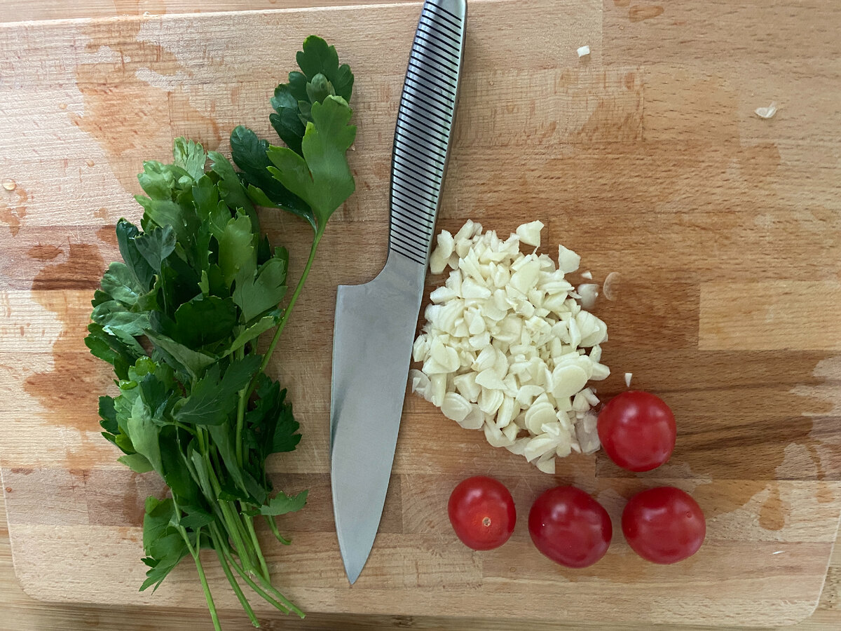 Петрушку и помидоры черри