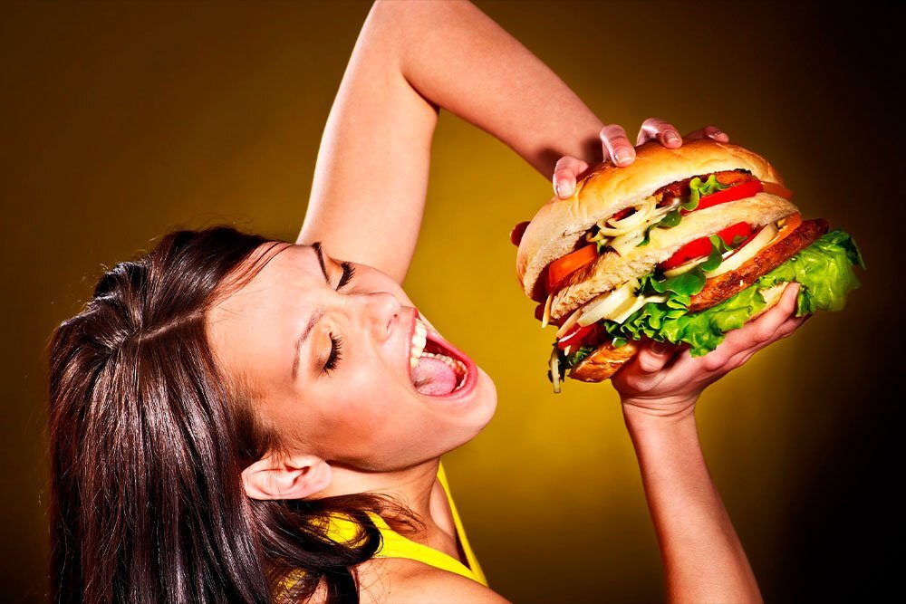 Когда мы срываемся в бесконтрольный "зажор" все понятно, но как получается держать диеты и где-то подъедать? Сегодня расскажу!  | Фото: medaboutme.ru