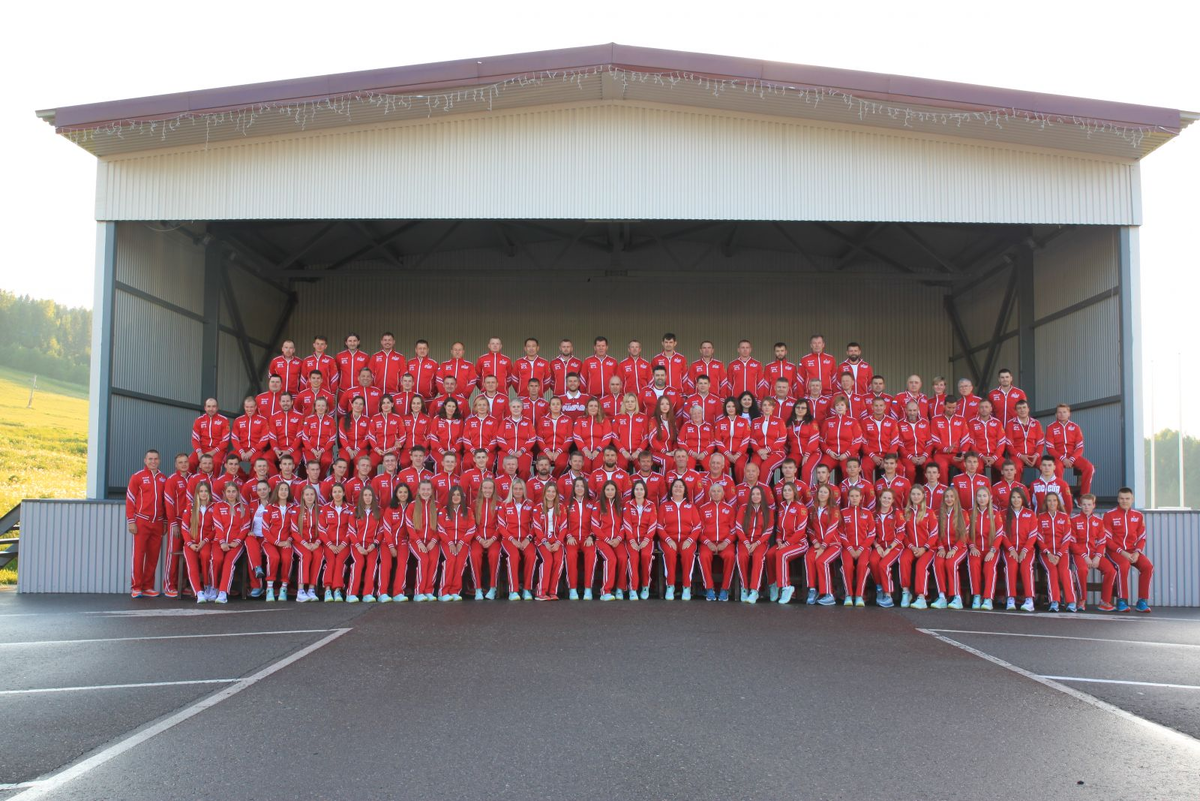 Коллектив сборной России по лыжным гонкам образца 2022 года (фото: ФЛГР)